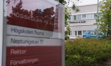 Öppna högskolan anordnar en kurs för personer med högskoleutbildning som är arbetslösa och registrerade som arbetssökande hos Ams. Men man öppnar sig också för sådana som står inför förändringar i sin yrkeskarriär. 