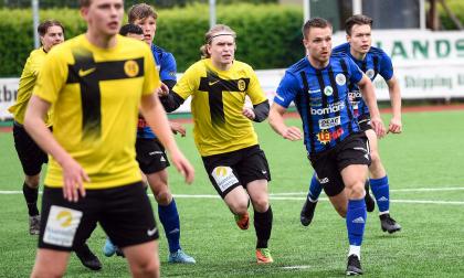 Fotboll, FC Åland, Daniel Boman *** Local Caption *** @Bildtext:Daniel Boman  till höger framför Michael Fonsell  stod för det förlösande 1-0-målet med tjugo minuter kvar att spela.@Normal:<@Foto>Foto: Daniel Eriksson