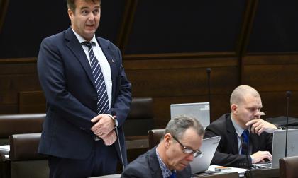 151122 , 15112022 , 20221115 , Lagting , lagtinget , plenum , plenisal , politiker , politik , budget , Marcus Måtar (Ob) , Obunden Samling 