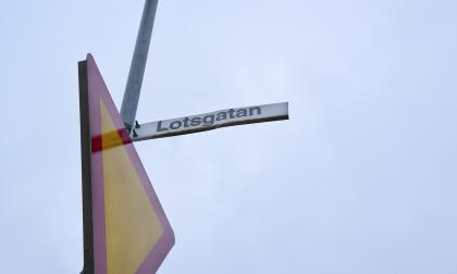 Vid en korsning på Lotsgatan körde en man in i två kvinnor som var ute på promenad med en barnvagn. I går togs fallet upp i rätten.@Foto:therese axén