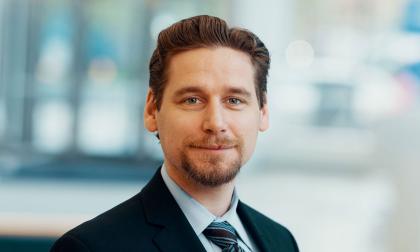 Den åländske skattekonsulten Kaj Grüssner har drivit källskattemålet och ska plädera för pensionsfonderna vid rättegången i Luxemburg. Han har gott hopp om att vinna mot svenska staten.