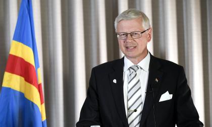 Vice lantrådet Harry Jansson (C) menar att enmannamyndigheter kräver mycket av den anställda. 
