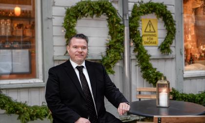 221222 , 22122022, Petri Rautanen fyller 50år *** Local Caption *** @Bildtext:Petri Rautanen trivs väldigt bra med sitt arbete som it-lärare.@Normal:<@Foto>Foto: Amir Karbalaei