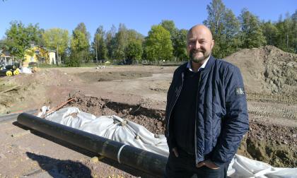 250918 , 25092018 , 20180925 , Markarbetet för Jomalas nya samlingshus har påbörjats , Jomala samlingshus , Jomala kommun  *** Local Caption *** @Bildtext:Dennis Jansson säger att det är helt fantastiskt att arbetet med det nya samlingshuset äntligen kommit igång.