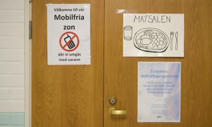 2108187 , 21082018 , 20180821 , Mobiltelefon , telefon , skola  Strandnäs skola,  mobilförbud i fjol på hösten började Strandnäs högstadieskola med mobilfria lektioner , mobilhotell , mobiltelfon förbud i skola , gsm *** Local Caption *** @Bildtext:Matsalen i Strandnäs är sedan tidigare helt mobilfri.