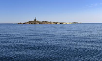 190620 , 19062020 , 20200619 , Skarvör ute i havet vid Föglö , sjömärke ,  båk , Skärgård , natur , hav *** Local Caption *** @Bildtext:Företagsam skärgård släpper fyra podavsnitt om livet i skärgården.<@Foto>Foto: Robert Jansson