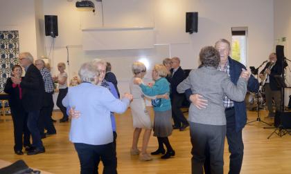 Det var full fart på dansgolvet så fort orkestern började spela.