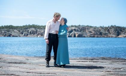 Linus Troedsson och Amanda Jansson spelar Janne och Maja i Stormskärs Maja, som är den senaste filmsatsningen som landskapet beviljat stöd för.
