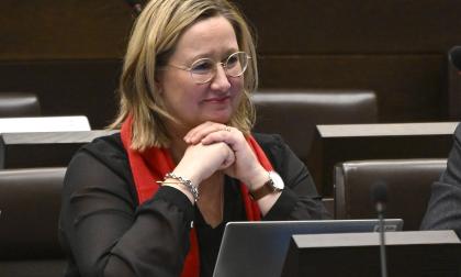 Partiordförande Camilla Gunell (S) säger att det finns en viss beslutsgång i ärenden som alla lagtingsledamöter ska följa. <@Fotograf>Robert Jansson