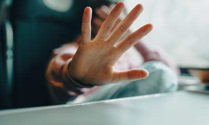 En ny våg av #metoo tagit fart i Frankrike: #metoogarçons, metoopojkar. 
@Normal_indrag:<@Fotograf>iStock/Larisa Stefanuyk
