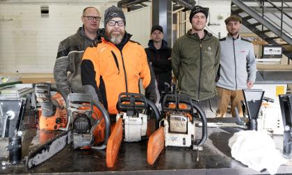 Johan Rosenberg, Jonas Karlsson, Karl-Johan Jansson, Robert Hellgren och Andreas Söderlund deltog i motorsågskursen.