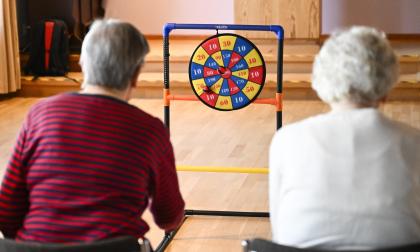 Samhället tar ingen hänsyn till att pensionärerna faktiskt erlagt skatt och pensionsavgift under hela sitt arbetsliv och på så sätt redan betalt och fullgjort sitt samhällskontrakt för en trygg och dräglig ålderdom.