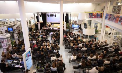 Stadsbiblioteket var fullsatt när priserna i niornas skrivtävling Skratch delades ut i fredags. 