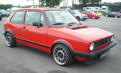 Golf GTI blev snabbt ett begrepp och skapade en helt ny marknad för små prestandabilar. Av budgeterade 5.000 bilar blev det närmare en halv miljon av den första serien.<@Fotograf>Jonny Mattsson