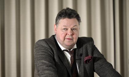 Finansminister Roger Höglund säger att den nya styrelsen för Åland Post omgående måste sätta igång med arbetet för att återskapa och stärka förtroendet för bolaget.