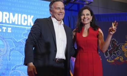 Meta har utnämnt Donald Trumps tidigare rådgivare Dina Powell till ny styrelsemedlem. På bilden syns även hennes man, den republikanske senatorn David McCormick. Arkivbild.