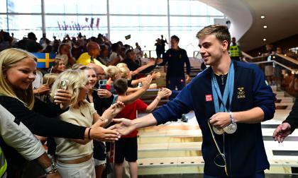Den dubbla OS-silvermedaljören Truls Möregårdh när han och lagkamraterna hyllades på Mall of Scandinavia i Solna efter spelen i Paris.