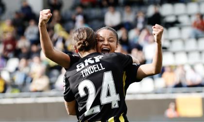 Felicia Schröder jublar efter 3–0 under matchen mot Vittsjö på Bravida Arena.