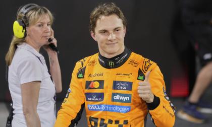 Oscar Piastri knep säsongens andra seger.