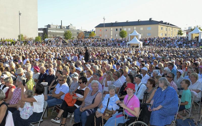 250718 , 25072018 , 20180725 , Anders Wiklöfs sommarkonsert i Miramarparken , musik , konsert , Det är tredje året i rad som affärsmannen Anders Wiklöf bjuder på en gratiskonsert i staden , publik