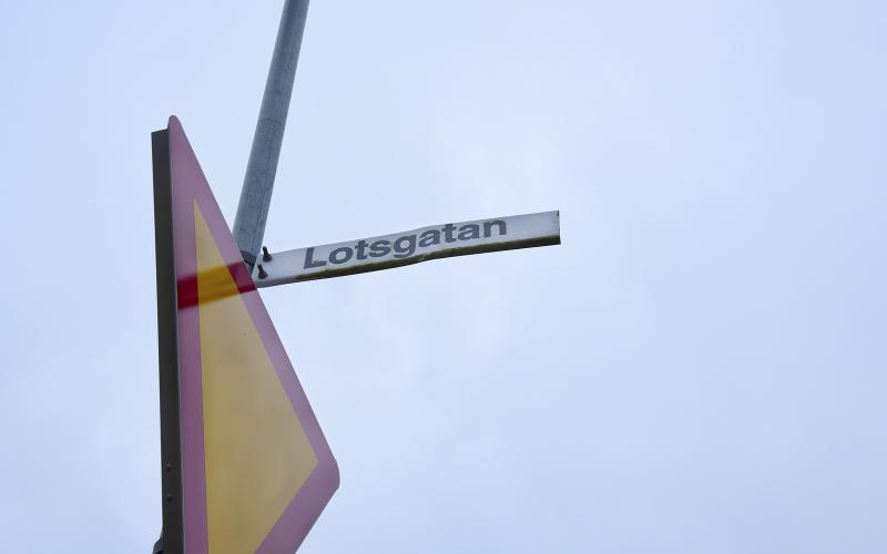 Vid en korsning på Lotsgatan körde en man in i två kvinnor som var ute på promenad med en barnvagn. I går togs fallet upp i rätten.@Foto:therese axén