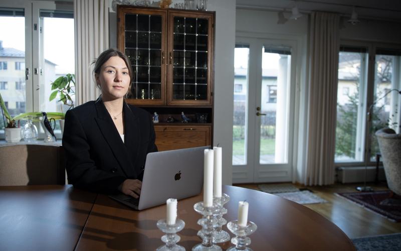 Iris Lindholm, författare