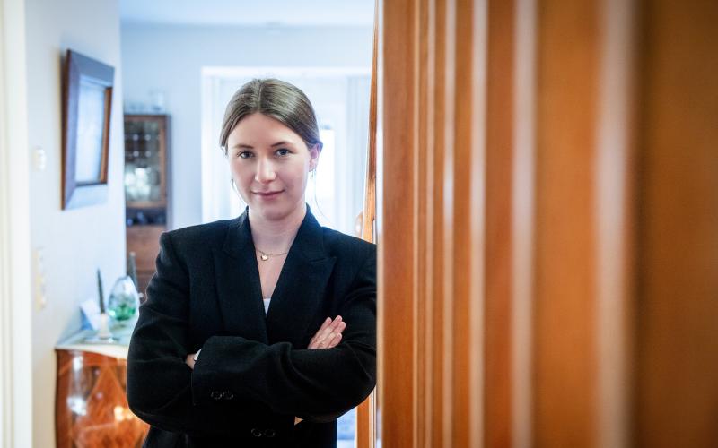 Iris Lindholm, författare