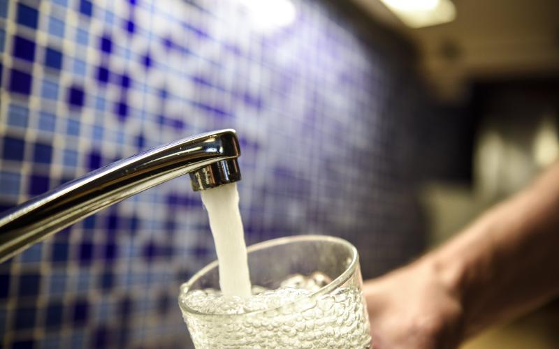 Ålandstidningen har sammanställt alla kommuners vattenpriser och distributörer.