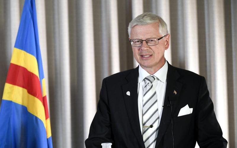 Vice lantrådet Harry Jansson (C) menar att enmannamyndigheter kräver mycket av den anställda. 