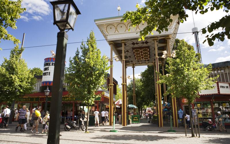 Olyckan på Gröna Lund i Stockholm skedde i söndags när en vagn i berg- och dalbanan spårade ur så att passagerare kastades ur. 