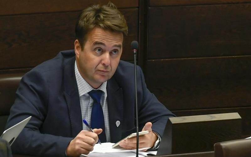 Oppositionen har lämnat in budgetmotioner för behandlingen av det liggande budgetförslaget. Men Obunden samling har inte lämnat in några motioner eftersom man fortfarande sitter i den regering som ska försvara budgetförslaget säger ordförande Marcus Måtar. 