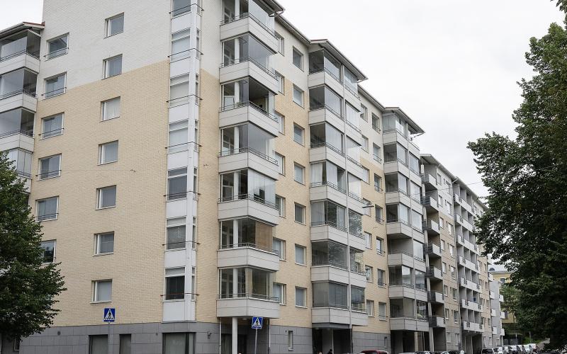 Barnfondens lägenhet ligger på Brunnsgatan, bara ett stenkast från Åbo universitetscentralsjukhus.