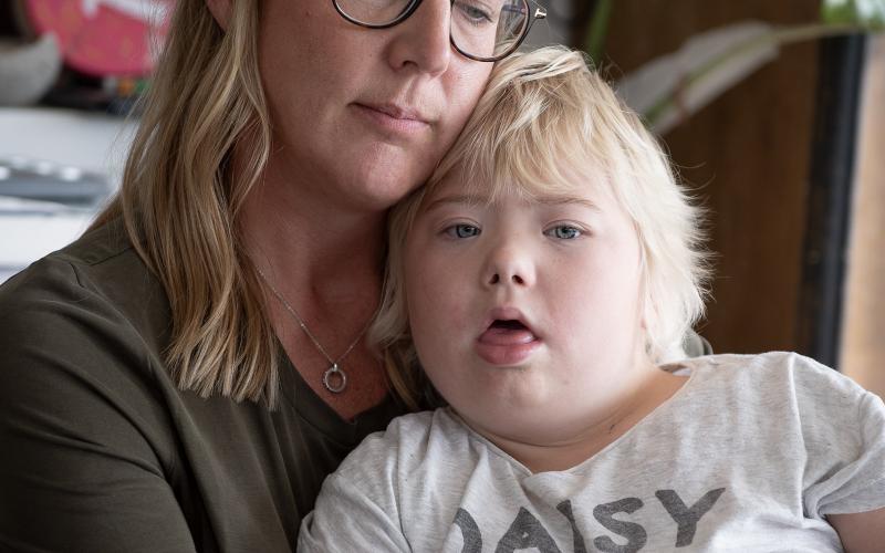 ”Lägenheten har blivit som en trygg och positiv plats för Louisa också”, säger mamma Agneta Roos.