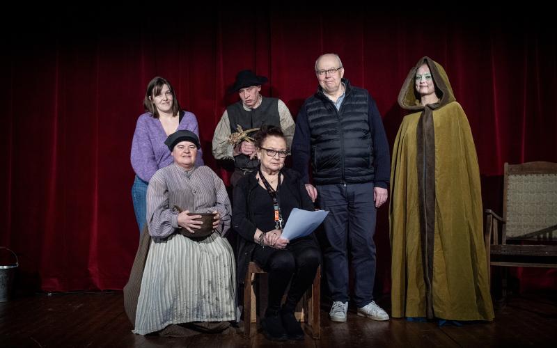 Fredrika Sarling, Jan Nordberg, Lars Sundblom, Sanna Boman, Viveca Karlsson och Synnöve Westerberg är gänget som skapar ”De tre önskningarna”.