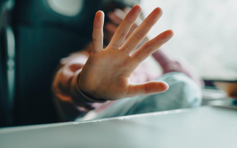 En ny våg av #metoo tagit fart i Frankrike: #metoogarçons, metoopojkar. 
@Normal_indrag:<@Fotograf>iStock/Larisa Stefanuyk