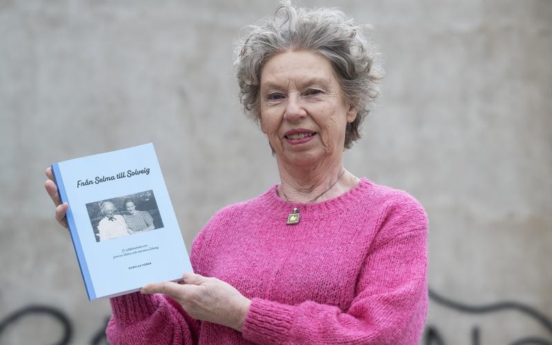 I sin nyskrivna släktkrönika ”Från Selma till Solveig” berättar Gunilla Forss om sin stora släkt, men också om Godbys historia och veterinärbostället Solhem där hon växte upp. ”Jag tänker att det kan vara lite intressant för dagens Godbybor”.@Normal_indrag: