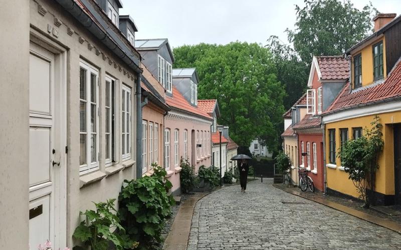 Vid besöket i Odense föll regnet.