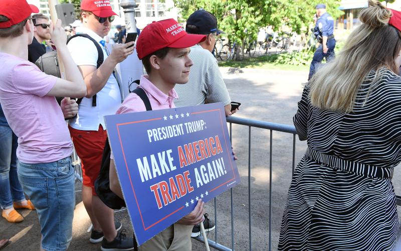 Polariseringen inom amerikansk politik – och sedermera samhället i stort – började innan Donald Trump klev in på den politiska scenen, men den kontroversiella politikern såg till att accelerera dess utveckling. På Åland – där de flesta känner de flesta – krävs snarare mer samarbete och en polarisering av politiken skulle kunna få förödande konsekvenser. Daniel Eriksson