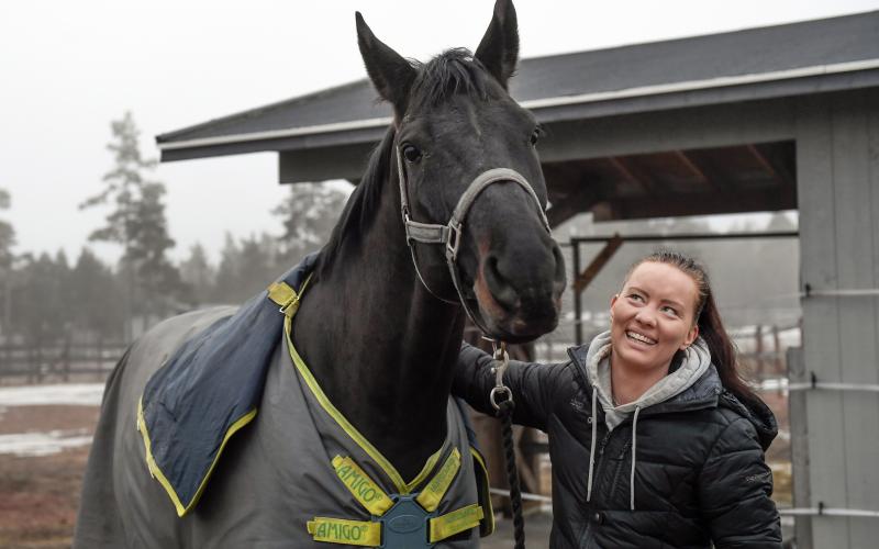 Malin Mattsson tillsammans med sin ögonsten Diviero – kallad Diego till vardags.