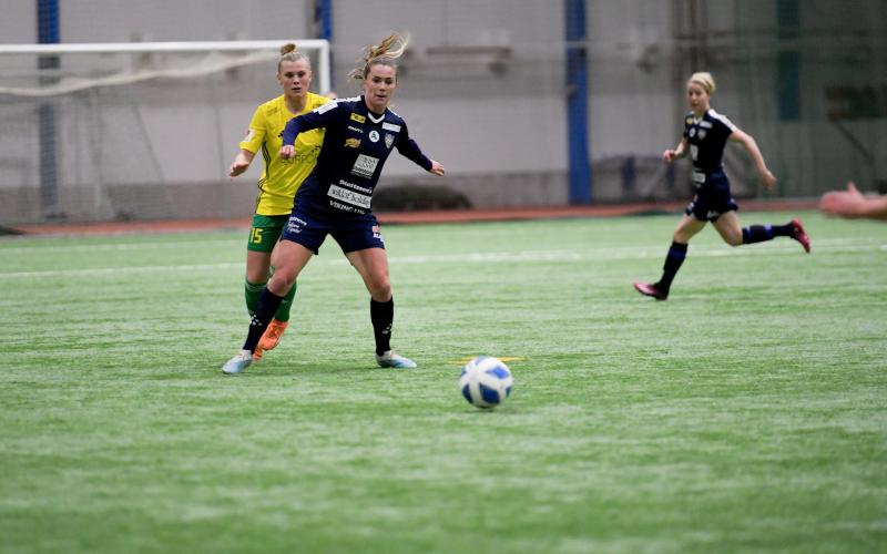 Gabi Rennie vänder hem till Nya Zeeland för två träningsmatcher.