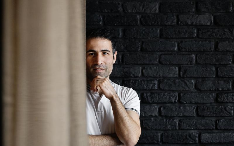 Den prisbelönade dokumentärfilmaren Halkawt Mustafa gästade filmfestivalen Vera med sin film ”Hiding Saddam Hussein”. Ett projekt som tog tio år att genomföra.