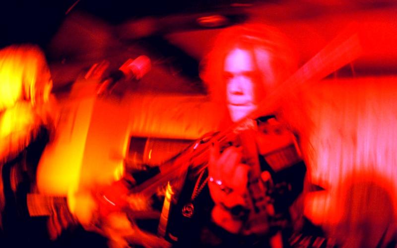 I drygt 50 år har Bastun satt färg på det åländska musiklivet. Så här såg det ut när bland andra Ella Grüssner Cromwell-Morgan firade Bastuns 25-årsjubileum. Men nu behöver musikpuben hjälp för att leva vidare. 
@Normal_indrag:<@Fotograf>Robert Jansson 