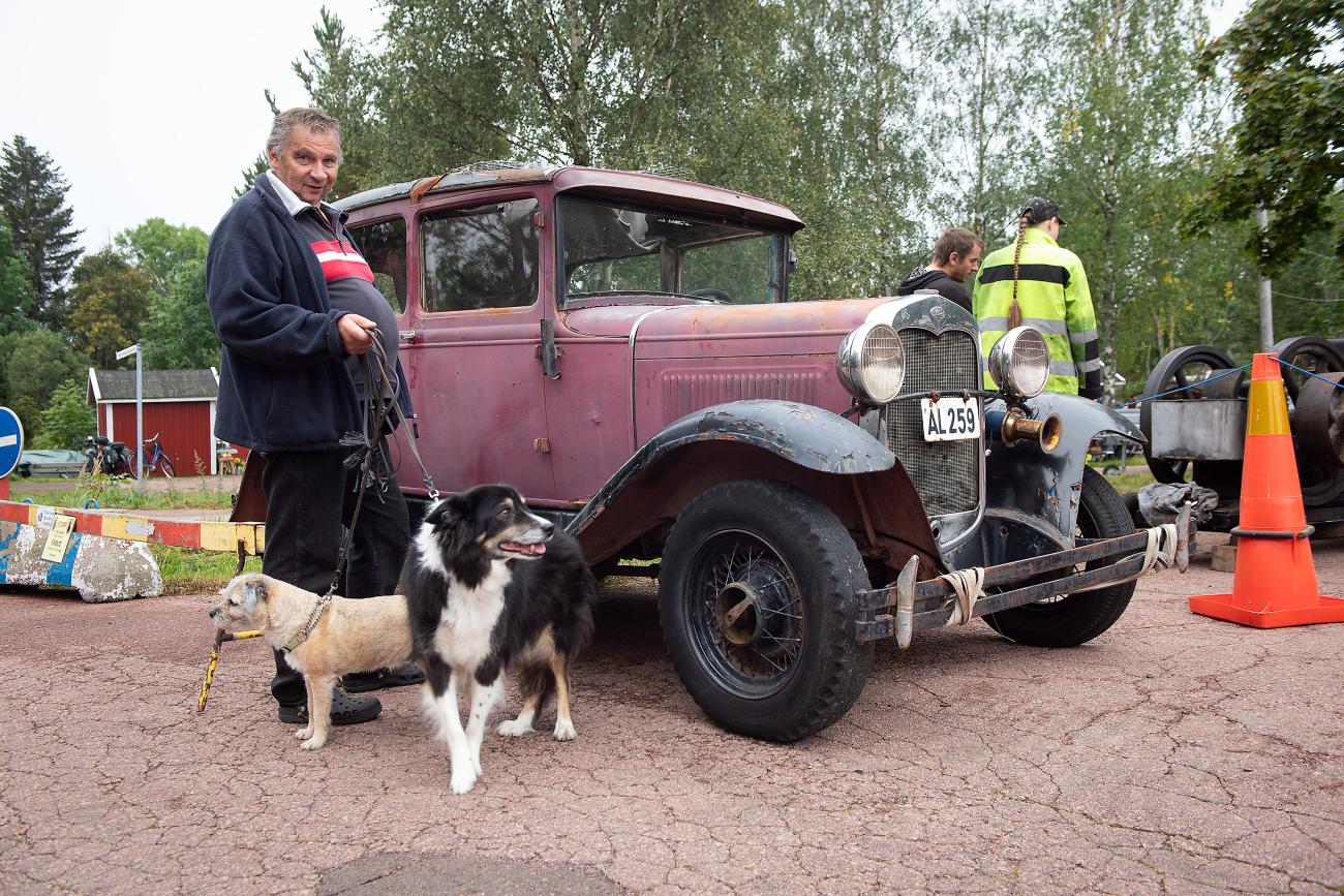 Tor-Erik ”Totte” Johansson har en Ford från 1930 som han ska reparera.  ”Jag har ingen aning om den är körbar”, säger han. 