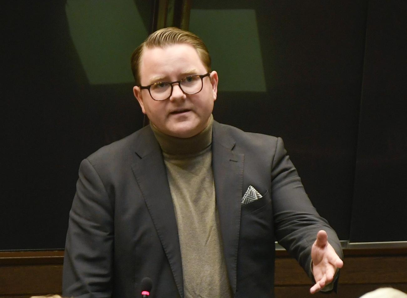 140922 , 14092022 , 20220914 , Lagting , lagtinget , plenum , plenisal , politiker , politik , Alfons Röblom , Hållbart Initiativ (HI)