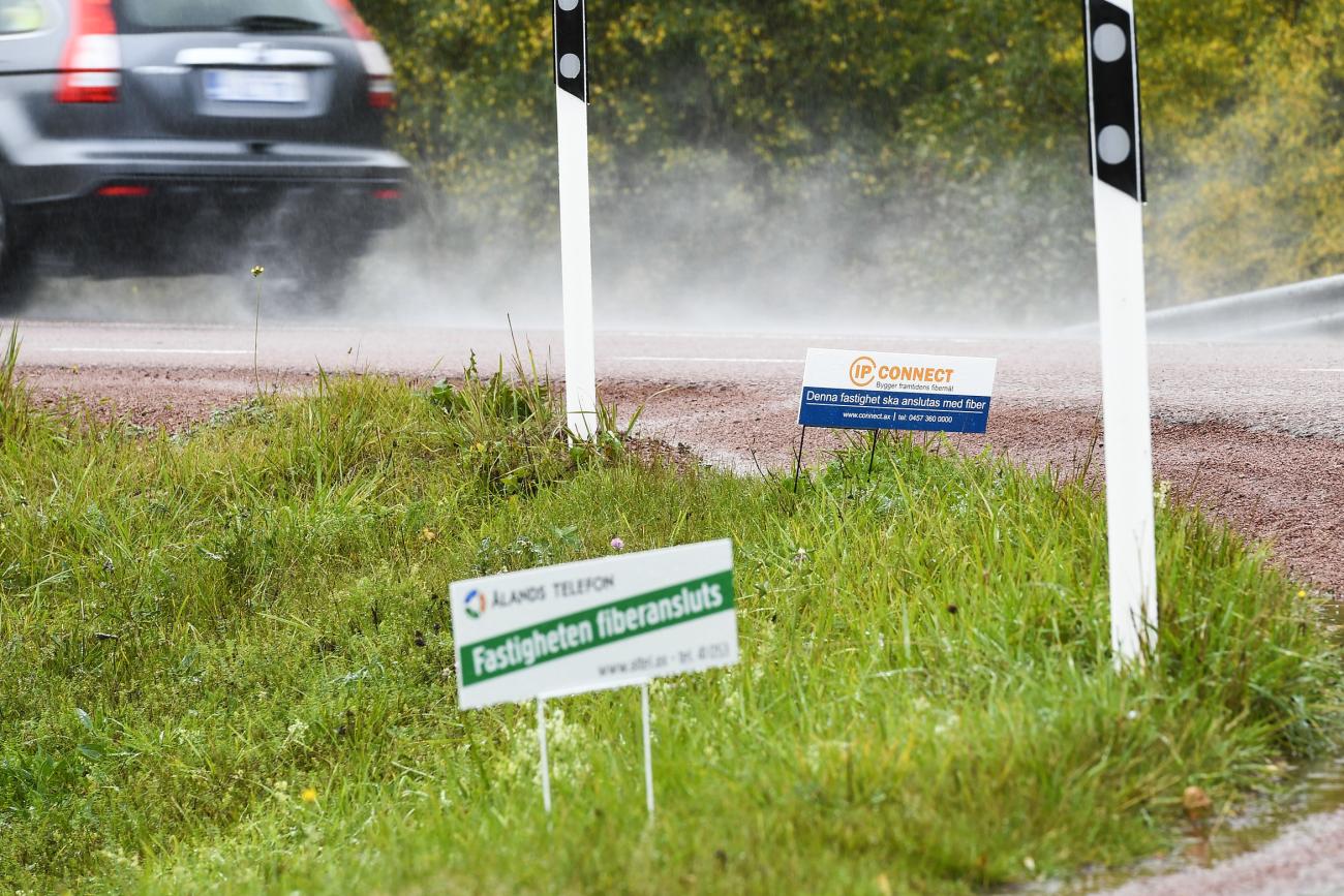 Fiber, Ålcom, IP-connect,  *** Local Caption *** @Bildtext:Så här ser det ut i Finström Västanträsk just nu. Enligt Kommunikationsverket gynnar konkurrensen mellan teleoperatörerna kunderna, men samtidigt har det inte fungerat friktionsfritt.@Foto:Foto: Jacob Saurén