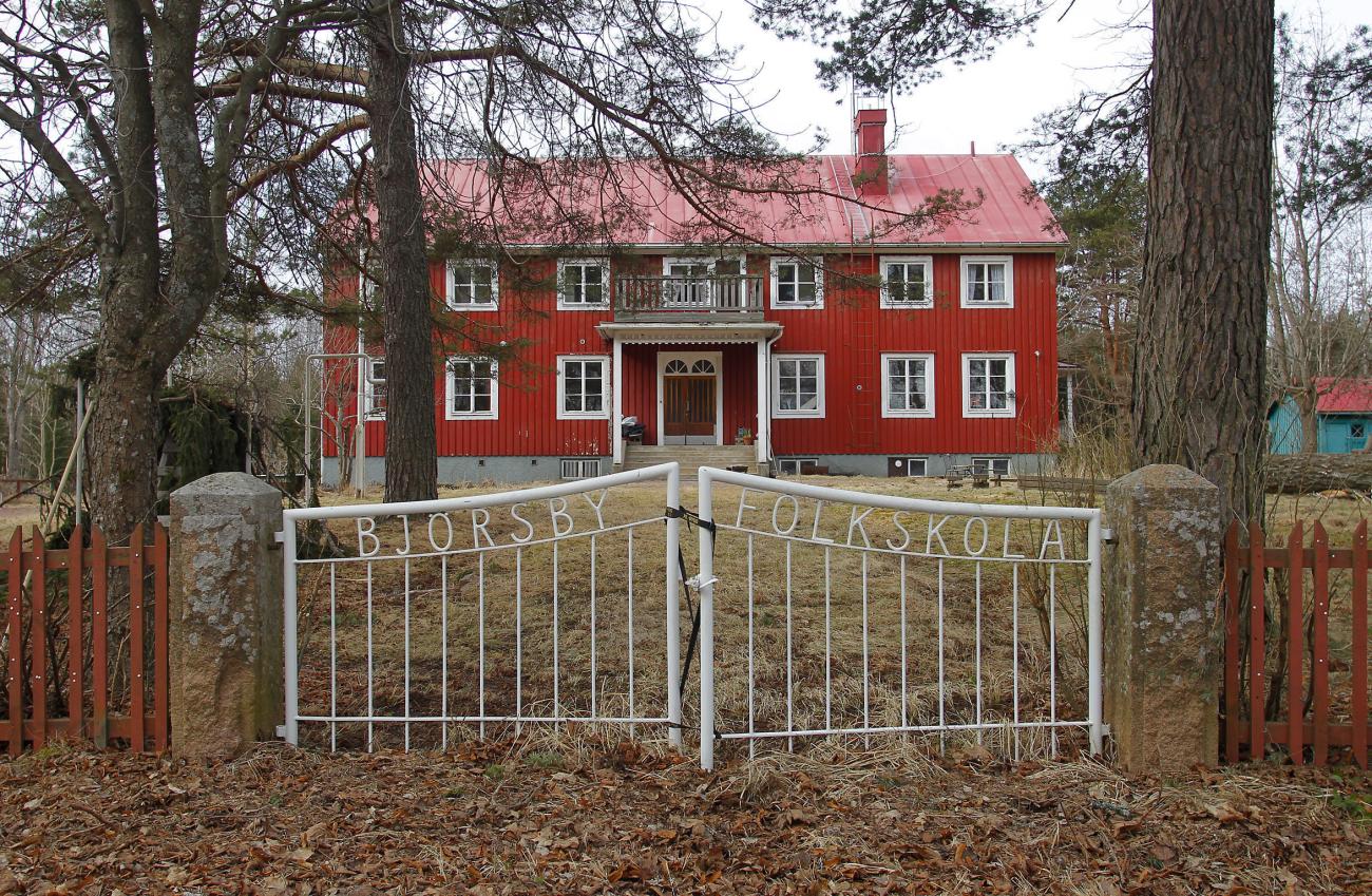 22.03,.2016, Waldorf skolan flyttat till Björsby gamla skola *** Local Caption *** @Bildtext:Den ekonomiska framtiden är oviss för Waldorfskolan. Under hösten får verksamheten finansiering av landskapet, men sedan är det stopp. <f"Helvetica">Foto: Robert Jansson