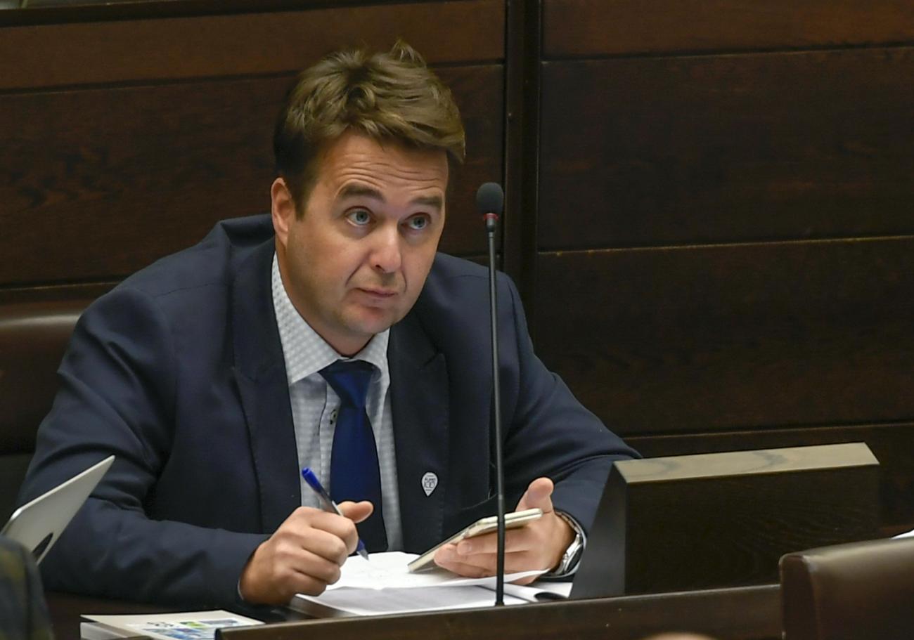 Oppositionen har lämnat in budgetmotioner för behandlingen av det liggande budgetförslaget. Men Obunden samling har inte lämnat in några motioner eftersom man fortfarande sitter i den regering som ska försvara budgetförslaget säger ordförande Marcus Måtar. 