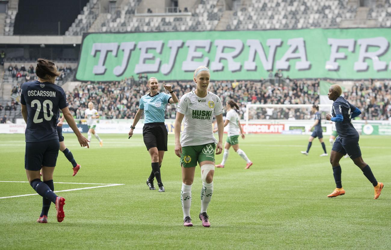 Adelina Engman blev utbytt redan i paus, vid underläge 0–2. ”Det är klart jag är besviken. Besviken och lite förvånad, måste jag ändå säga”, säger ålänningen.