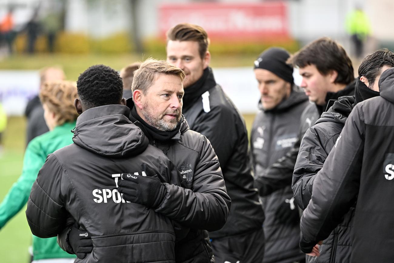 Än så länge fokuserar interimtränare Jimmy Wargh på det sportsliga. Men om bara lite mer än en månad tar han över som vd i klubben.