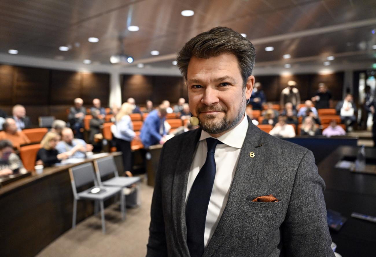 Axel Hagelstam, avdelningsdirektör från Försörjningsberedskapscentralen, berättade om verksamheten och hur den förändrats sedan Natointrädet.